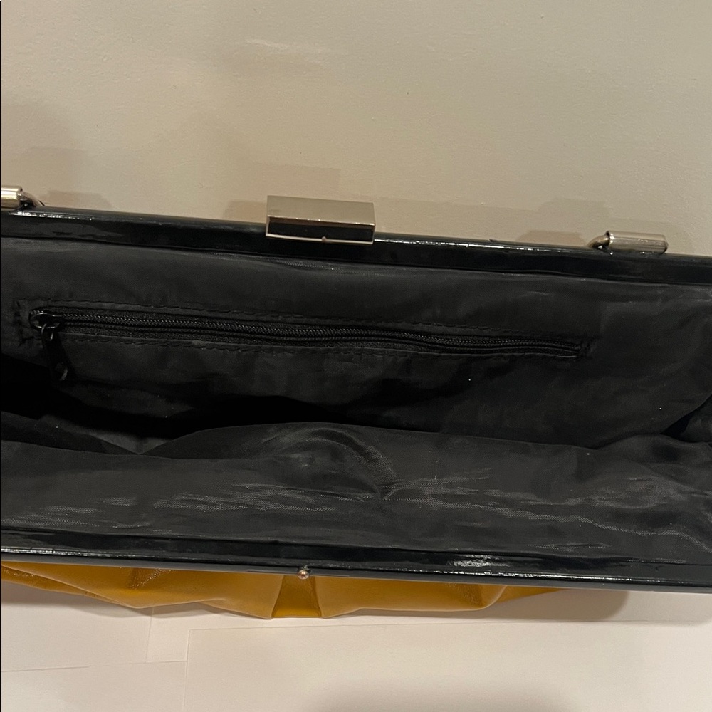 Retro yellow and black handbag. - Picture 4 of 4